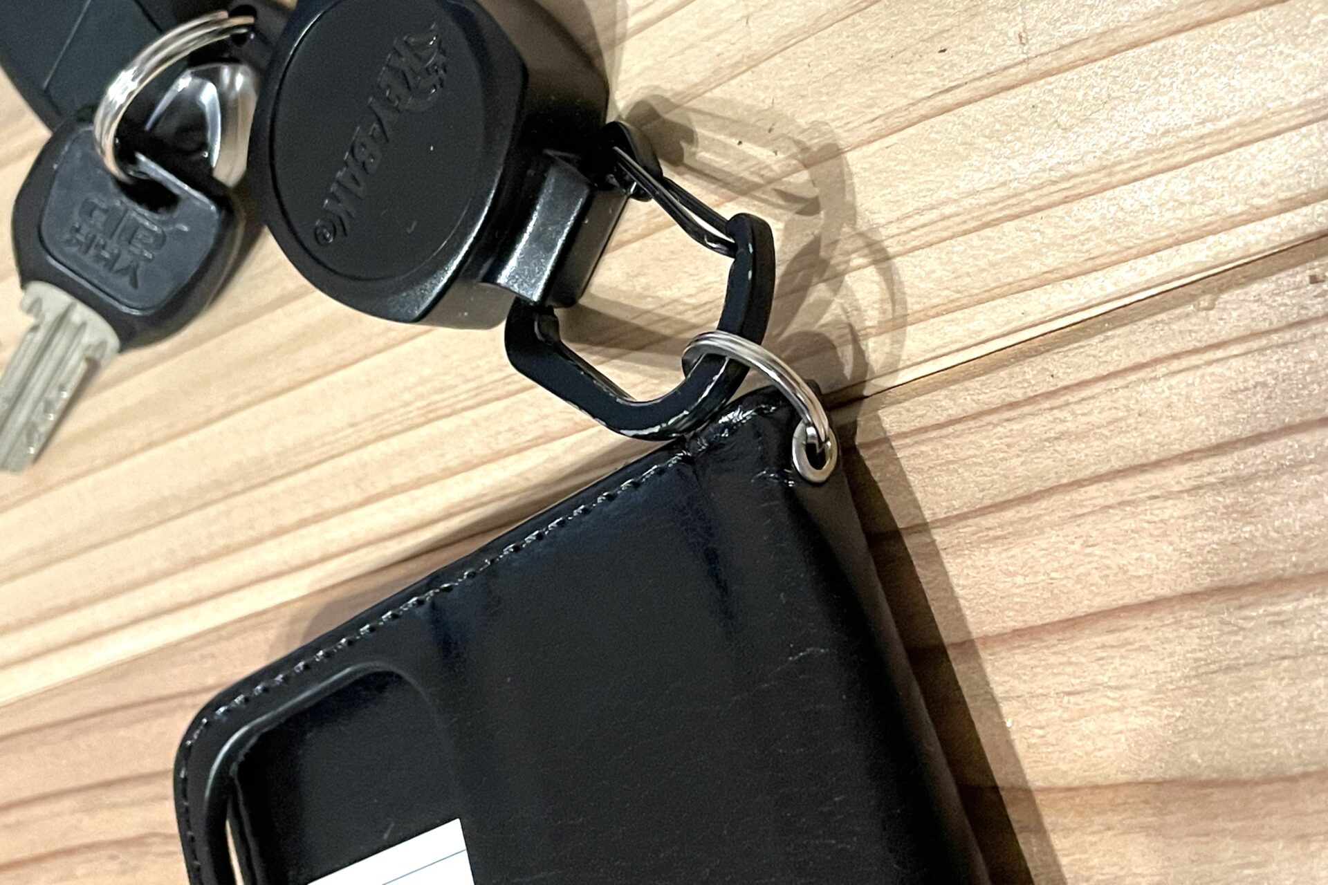 【人生をちょっとよくする】AMOVOマグネット式手帳型iphoneケースに変えて財布を断捨離 → 超快適になった話｜人生DIY